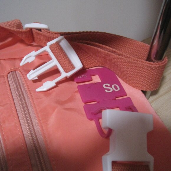 Target SO Colorblock Clip-Front Zipper Top & Back Pockets Fanny Pack Peach White - Picture 4 of 5